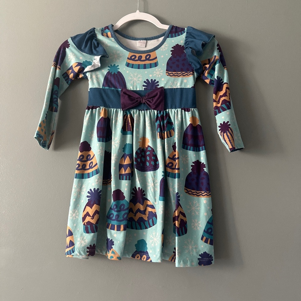 Girl’s size 5  dress lightweight  winter hat print